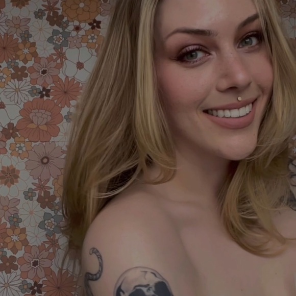 Meet your Posher, Karly - Picture 1 of 1